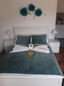 Ένα ή περισσότερα κρεβάτια σε δωμάτιο στο Vila Oaza - Zvorničko jezero
