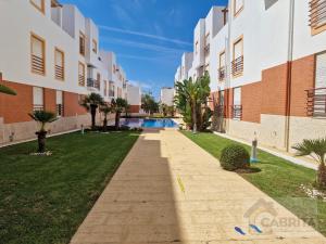 a walkway through the courtyard of a building at Pé na Areia in Cabanas de Tavira