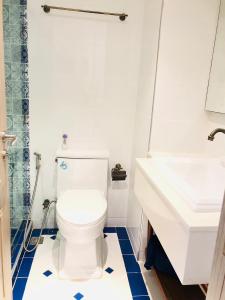 Koupelna v ubytování sevenseas cote'd azur 1 bedroom near Beach
