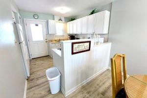 Η κουζίνα ή μικρή κουζίνα στο Harbor House B6 Condo +18 φωτογραφίες