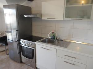 Apartments Tonka的厨房或小厨房