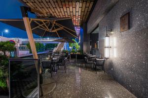 a restaurant with tables and chairs on a patio at Arthur Hotel Zhujiang New Town Guangzhou in Guangzhou