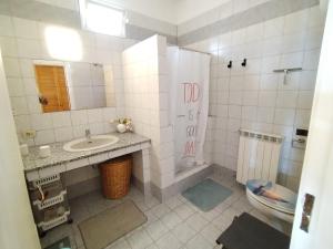 Koupelna v ubytování Villa Rosa Sea View + 23 fotografií