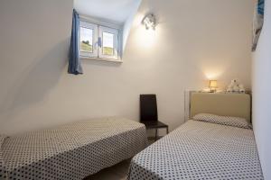 a room with two beds and a window at 3 Sirene Sciacca Fronte Mare in Sciacca