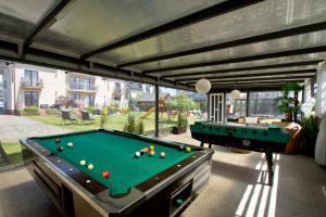 a pool table in a room with a large window at Pokoje Gościnne IDALIA - Blisko Plaży Komfort i Wygoda in Karwia