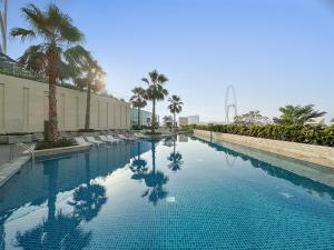Bazén v ubytování WelHome - Fancy Apt With Balcony And Exceptional Canal Views nebo v jeho okolí