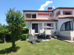 Vonkajšia záhrada v ubytovaní Apartments Norma