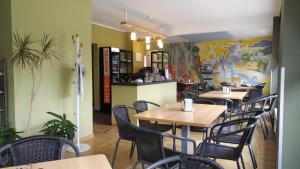 a dining room with tables and chairs and a restaurant at Hostel & Bistro Haus der Horizonte in Bad Doberan
