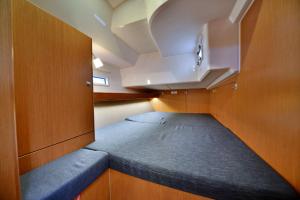 Postel nebo postele na pokoji v ubytování Sailing Yacht Queen Eliza