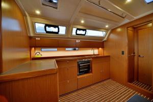 Kuchyň nebo kuchyňský kout v ubytování Sailing Yacht Queen Eliza