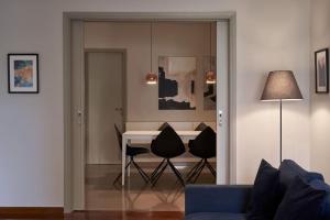 a living room with a table and chairs and a couch at Chic designer home next - Hilton in Athens