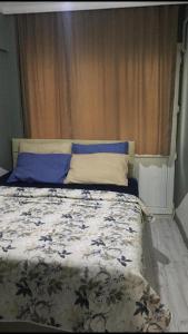Postel nebo postele na pokoji v ubytování Bakırköy Merkezde Lüks Daire İstanbul’daki Eviniz