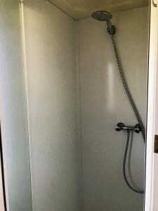 a shower with a shower head in a bathroom at Maison de 3 chambres avec piscine partagee terrasse amenagee et wifi a Argences en Aubrac in Banes