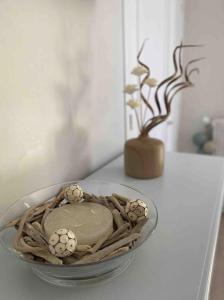 Fotografie z fotogalerie ubytování Suite avec jacuzzi idéale pour visiter la Normandie v destinaci Saint-Jean-du-Cardonnay