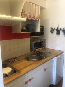 Virtuvė arba virtuvėlė apgyvendinimo įstaigoje Appartement 5 Pers Pieds des pistes