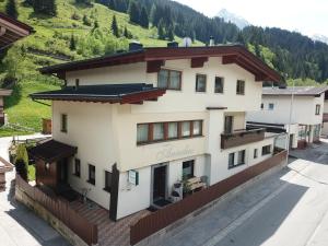 Nespecifikovaný výhled na hory nebo výhled na hory při pohledu z apartmánu