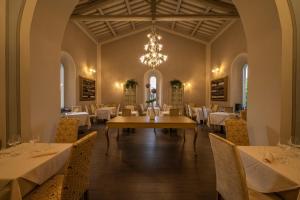 Reštaurácia alebo iné gastronomické zariadenie v ubytovaní Hotel Palazzo San Lorenzo & Spa