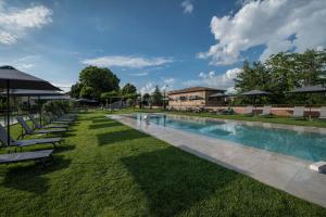 Bazén v ubytovaní Hotel Palazzo San Lorenzo & Spa alebo v jeho blízkosti