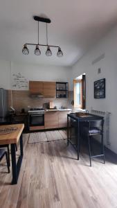 Kuchyň nebo kuchyňský kout v ubytování Golden Secret + 33 fotografií