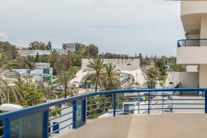 a balcony with a view of a city at Apartamento 305 in Marbella