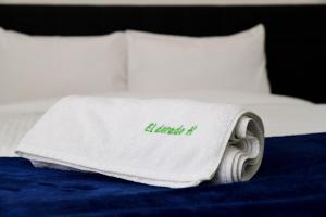 Postel nebo postele na pokoji v ubytování Eldorado Rustic Hotel