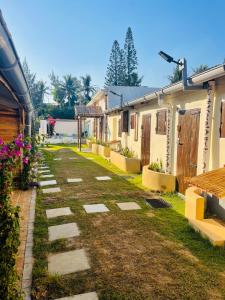 a walkway in a yard next to some houses at Takasira Appart Hotel centre ville in Fort Dauphin