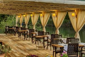 a row of tables and chairs in a restaurant at Agva Greenline Guesthouse (Adult Only +12) in Ağva