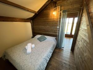 Ένα ή περισσότερα κρεβάτια σε δωμάτιο στο Terre del Piano-Glamping Tent