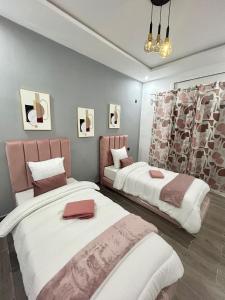 Habitación con 2 camas en una habitación en Haut Standing VILLA OUJDA, en Oujda