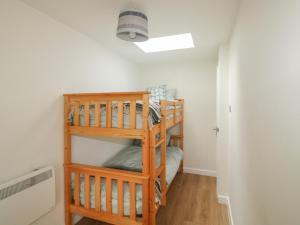 a bunk bed room with two bunk beds at Sunny Breeze in Kingsbridge