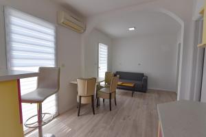 Photo de la galerie de l'établissement Brseč Villa AnDa s apartmanima i bazenom, à Brseč