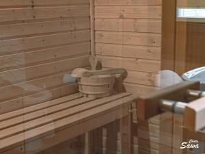 a wooden sauna with a basket on a counter at Drevenice Wars & Sawa in Oščadnica