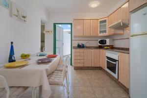 Dapur atau dapur kecil di Sabbia Suites Alaia Famara +2 gambar