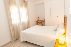 Posteľ alebo postele v izbe v ubytovaní Casa Los Lances Deluxe - Reformado Junto a la Playa y Terraza