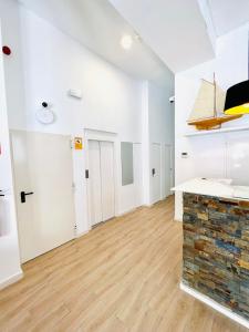 Una cocina o zona de cocina en Apartamentos Hotel Puente de Hierro