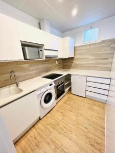 Kuchyň nebo kuchyňský kout v ubytování Apartamentos Hotel Puente de Hierro + 24 fotografií