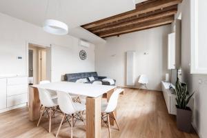 Posezení v ubytování Central Loft Lucca -A 2 Passi Dal Duomo-