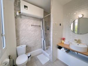 a bathroom with a shower and a toilet and a sink at Le nid doux - proche Paris & métro in Villejuif