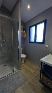 Bilik mandi di Anglet : Studio avec Terrasse à 3 kms des plages