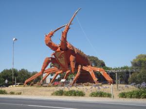 a giant crab statue on the side of a road at Kingston Lobster Motel in Kingston South East