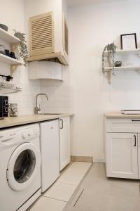 Kuchyňa alebo kuchynka v ubytovaní Cozy Studio perfect for couples, Cracow Old Town
