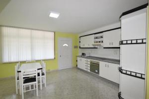 Kuhinja ili čajna kuhinja u objektu Apartamento Sardiñeiro - Finisterre