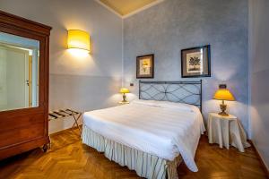 Posteľ alebo postele v izbe v ubytovaní Palazzo Gamba Apartments al Duomo