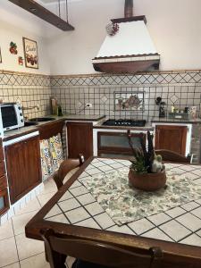 a kitchen with a table and a stove top oven at CASA VIA GRAMSCI in Montelupo Fiorentino