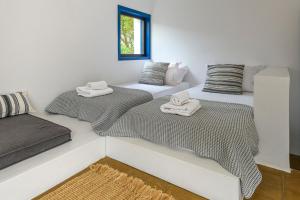 Postel nebo postele na pokoji v ubytování Hidesign Athens Villa In Sounio