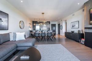 Posezení v ubytování Tremblant Prestige - Horizon 2-204 + 21 fotografií