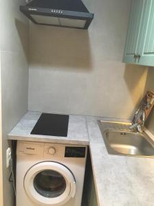 Η κουζίνα ή μικρή κουζίνα στο Апартаменты рядом с метро Защитников Украины, Спортивная