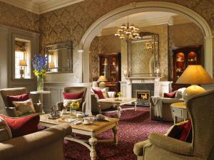 Khu vực ghế ngồi tại International Hotel Killarney