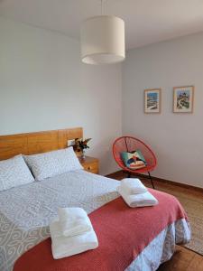 a bedroom with a bed with two towels on it at La Tablada in Recuevo