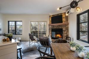 Posezení v ubytování Tremblant Prestige - Plateau 228-3